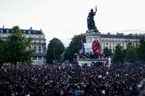 Во Франции после выборов в парламент полиция разогнала митинги левых