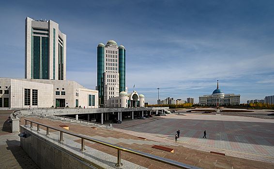 Казахстан изучает возможность выкупа акций KASE у Мосбиржи