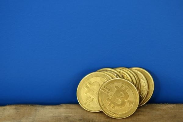 Эстер Пирс: «SEC открыта для диалога о возможном одобрении стейкинга в ETF на эфир»